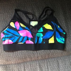 Victoria’s Secret lightly lined sports bra